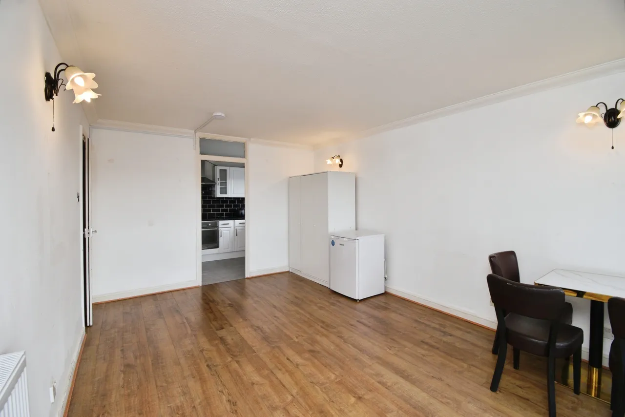 Navestock Crescent, Woodford Green, photo 3