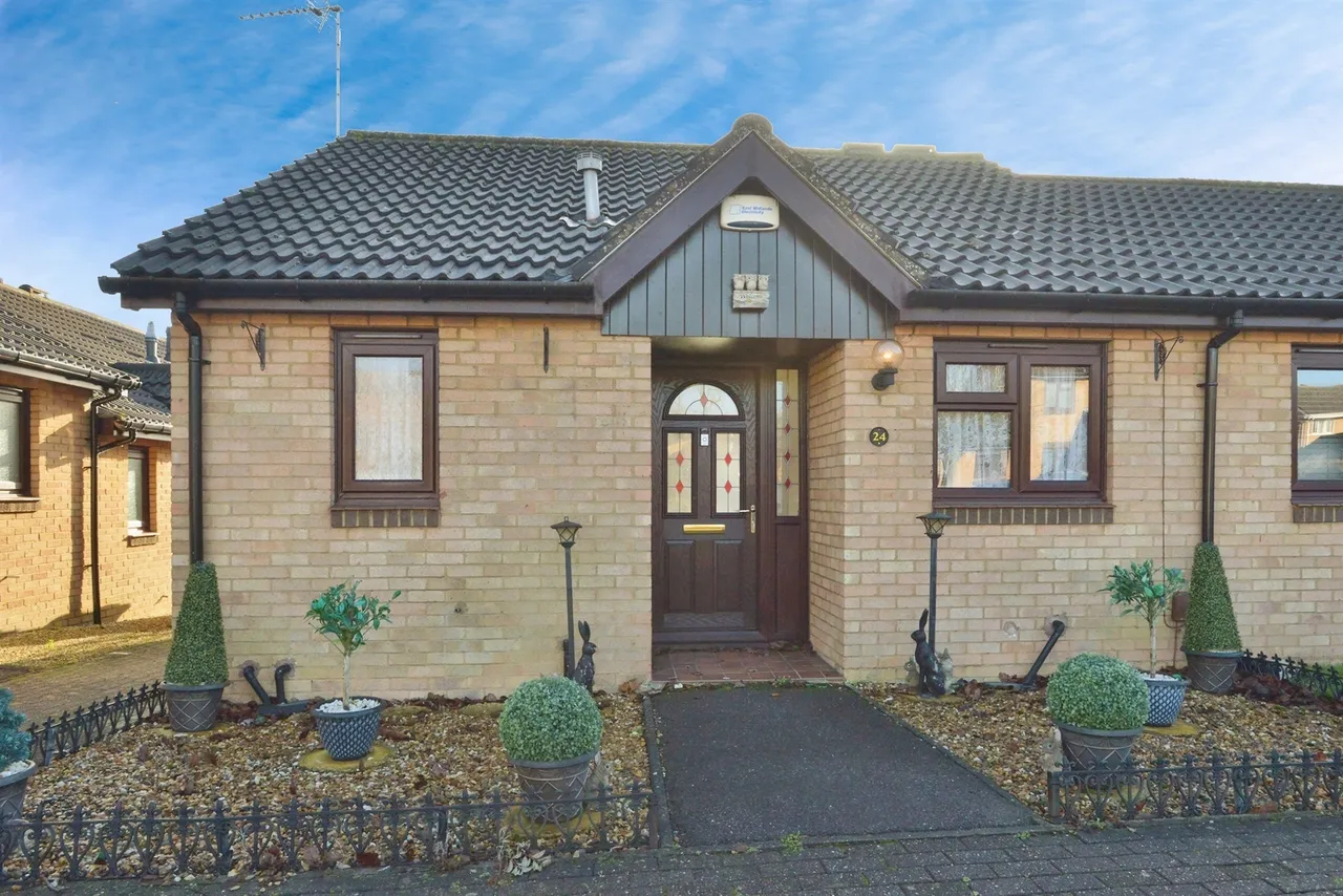 1 bed house for sale, Bryony Place, Conniburrow, MK14