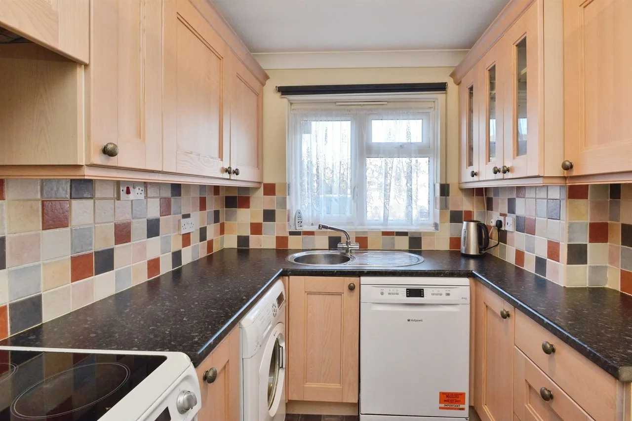 Bryony Place, Conniburrow, MK14, photo 4