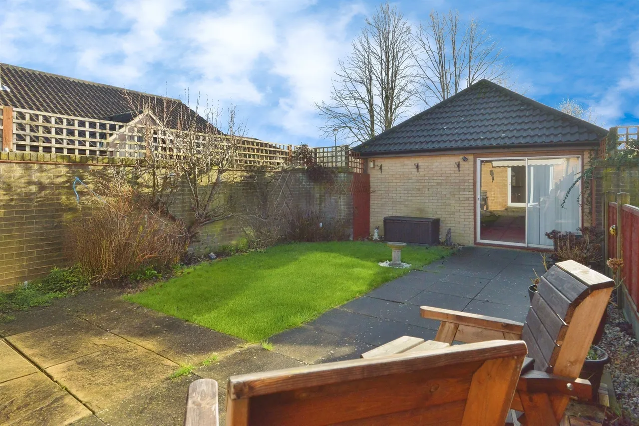 Bryony Place, Conniburrow, MK14, photo 2