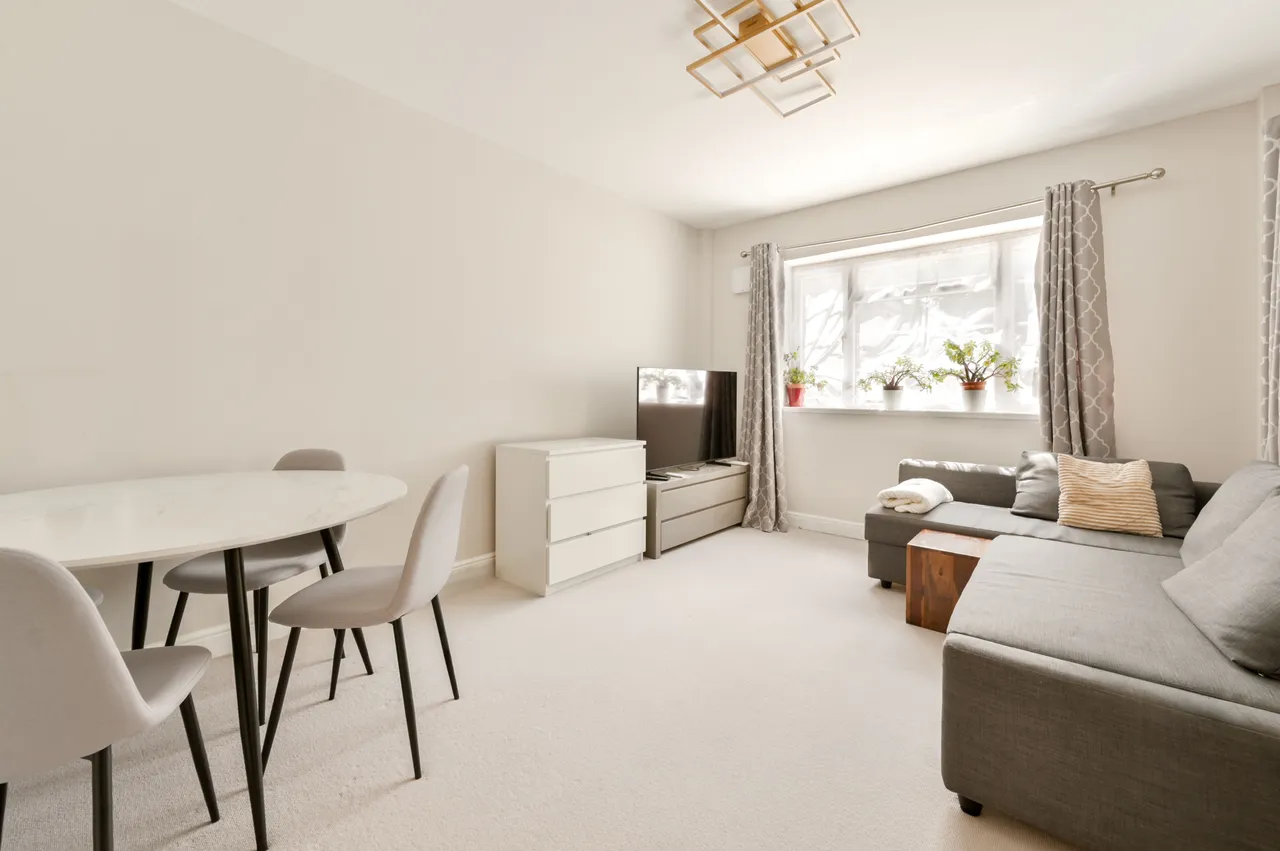 1 bed flat for sale — 29 Gunnersbury Court, Bollo Lane, London