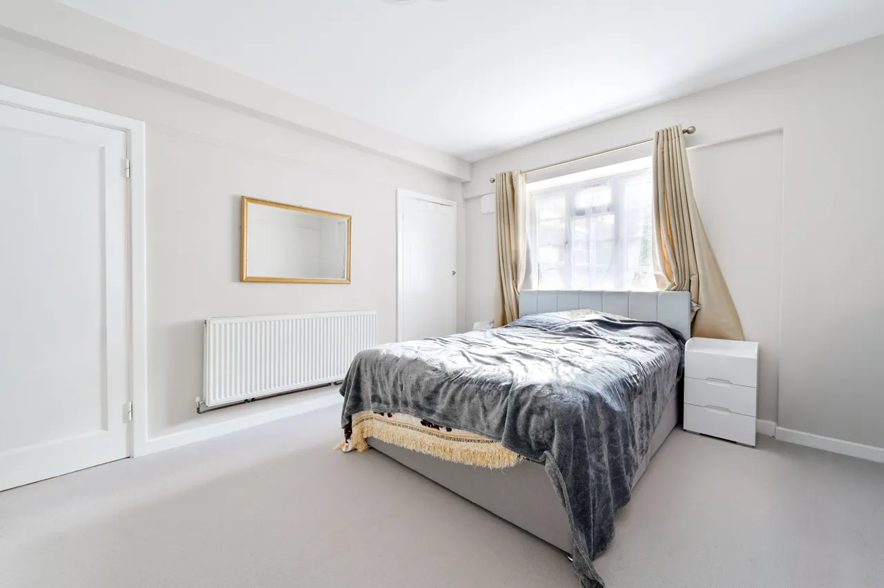 29 Gunnersbury Court, Bollo Lane, London, photo 7