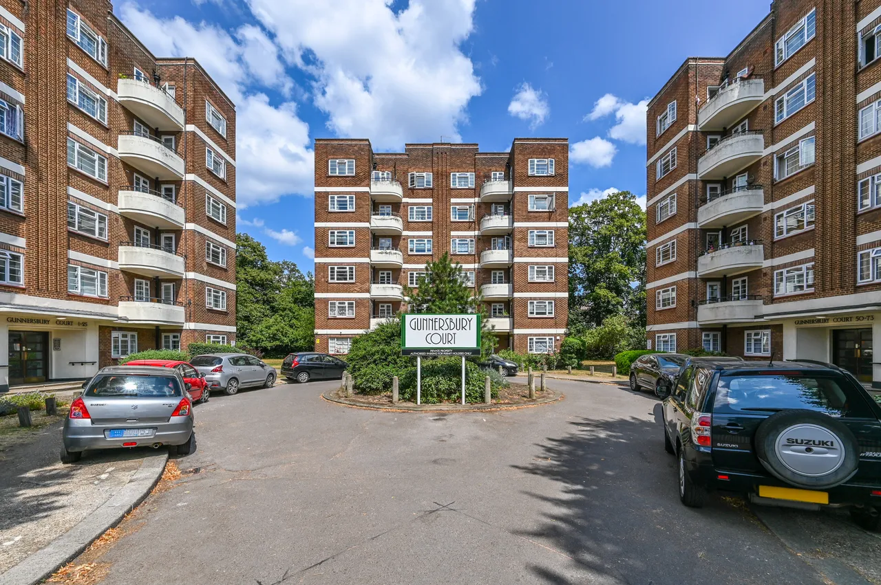 29 Gunnersbury Court, Bollo Lane, London, photo 10