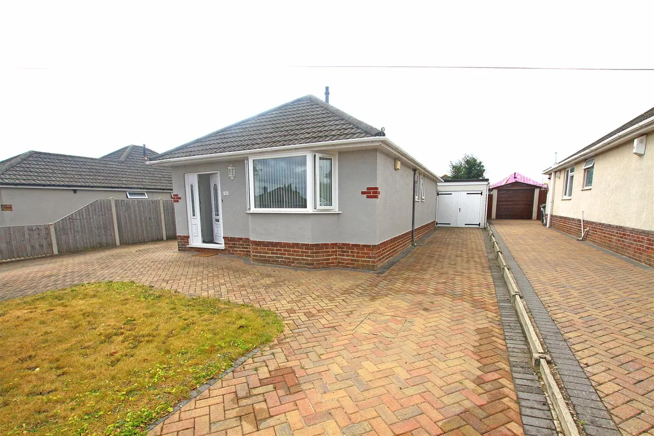 Montrose Drive, Bournemouth, photo 2