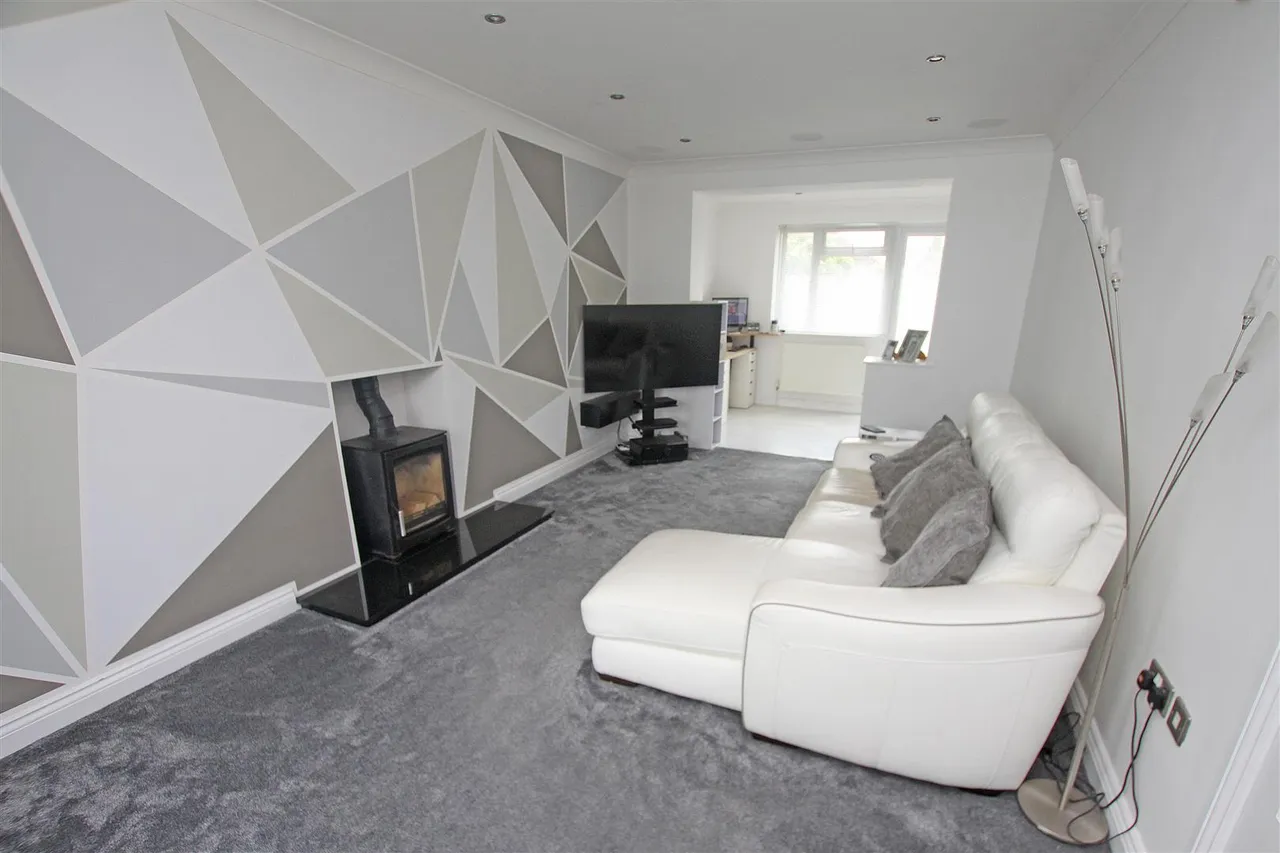 Montrose Drive, Bournemouth, photo 3