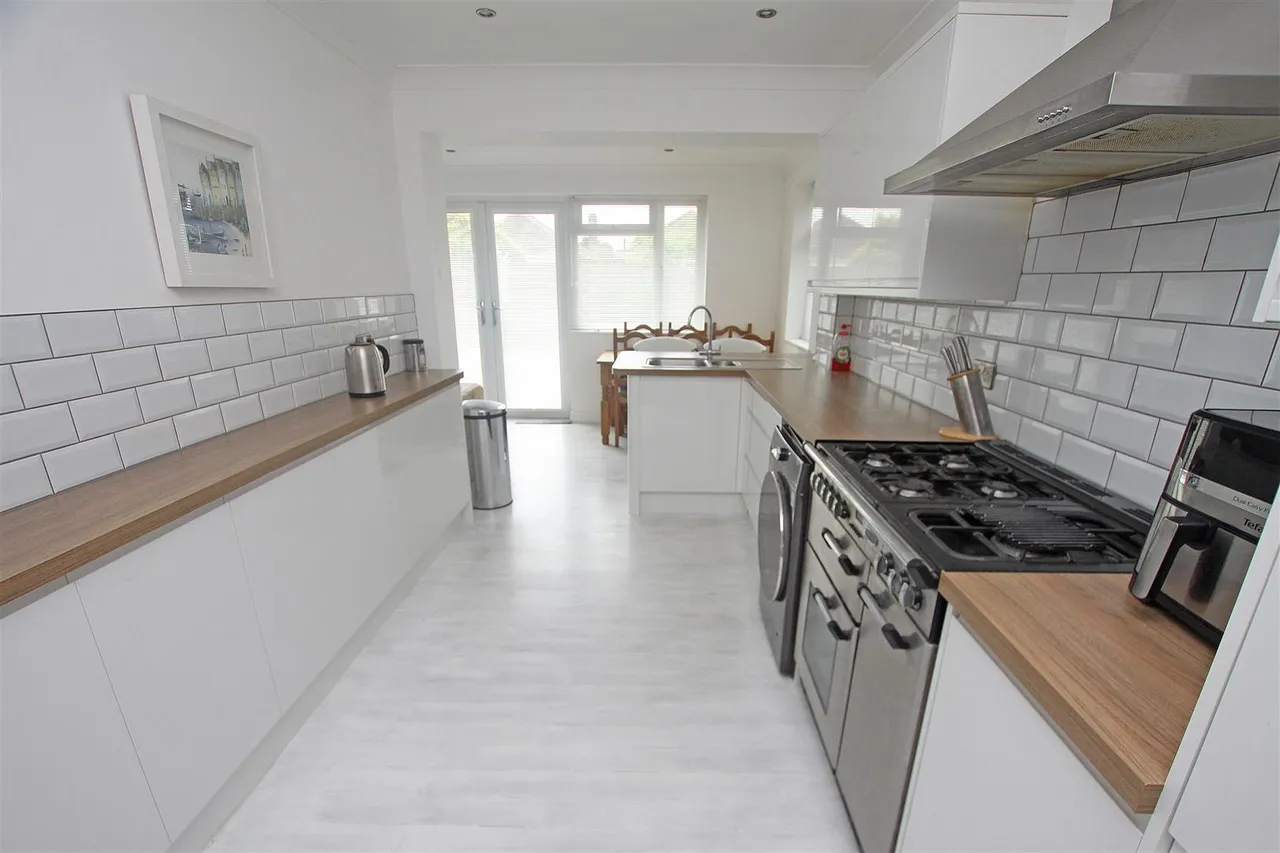 Montrose Drive, Bournemouth, photo 5