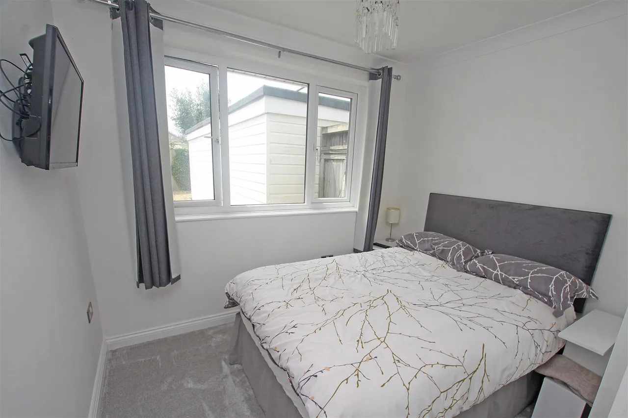 Montrose Drive, Bournemouth, photo 12