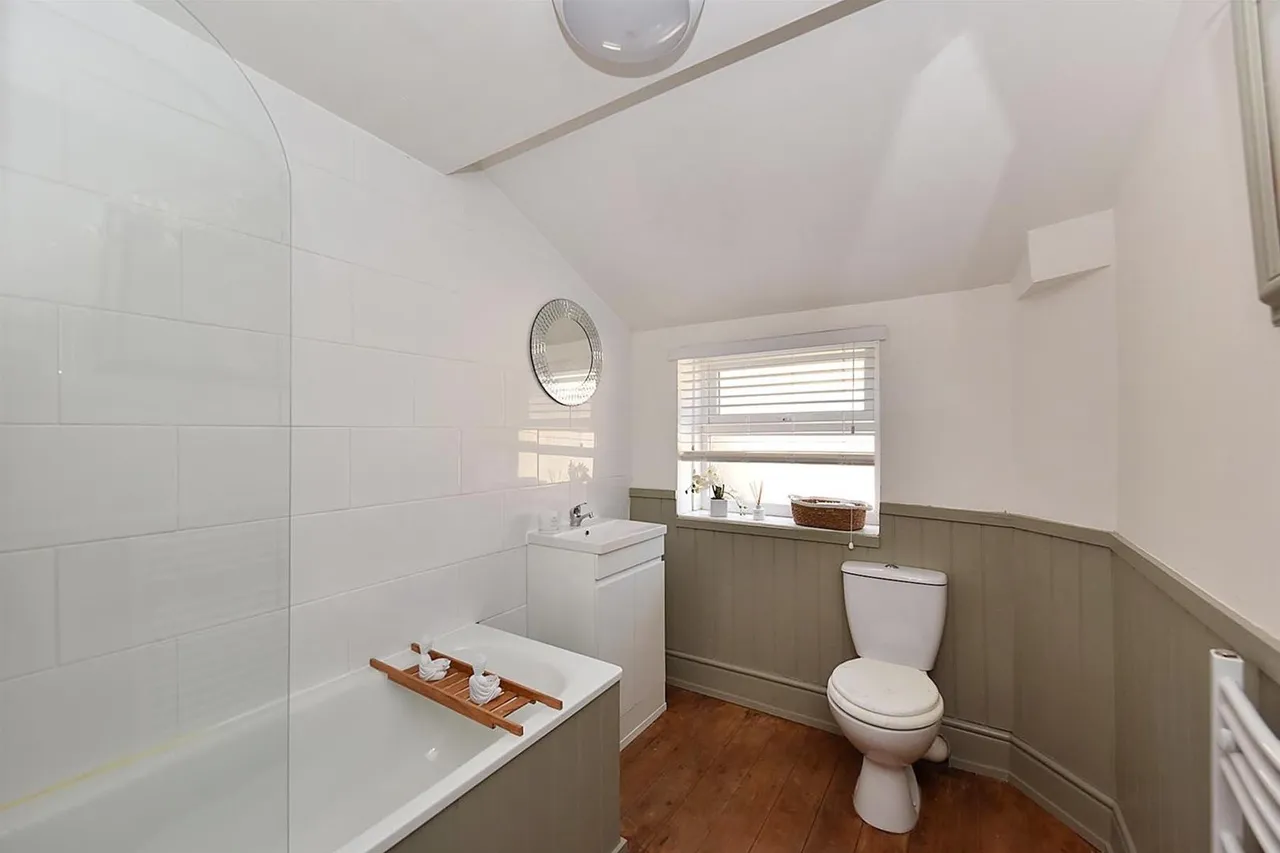 Wellington Road, Bollington, photo 5