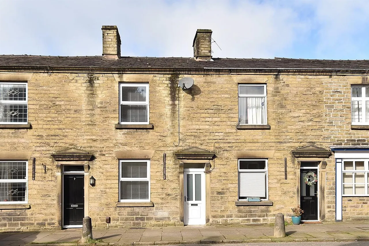 2 bed house for sale — Wellington Road, Bollington