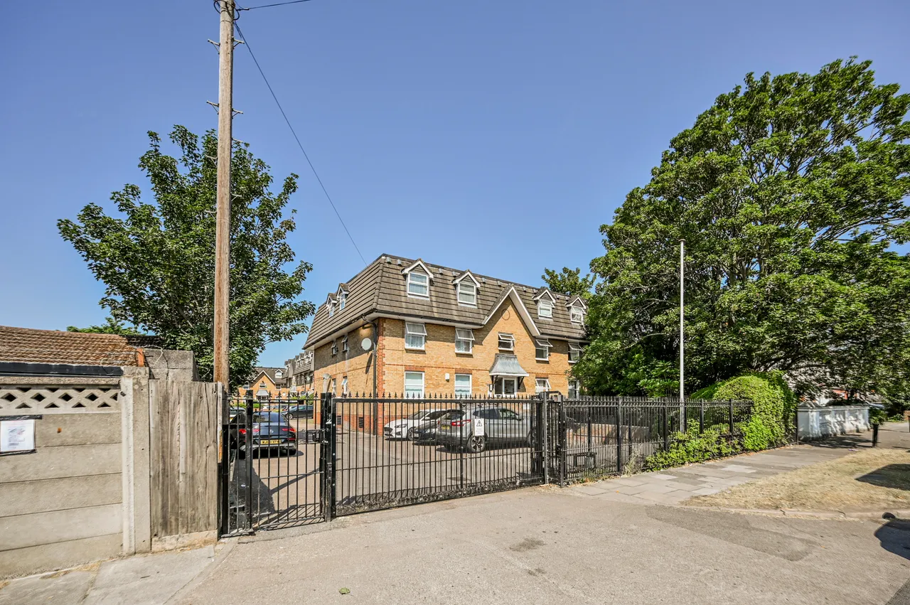 1 bed flat for sale — 5 Millstream Close, London