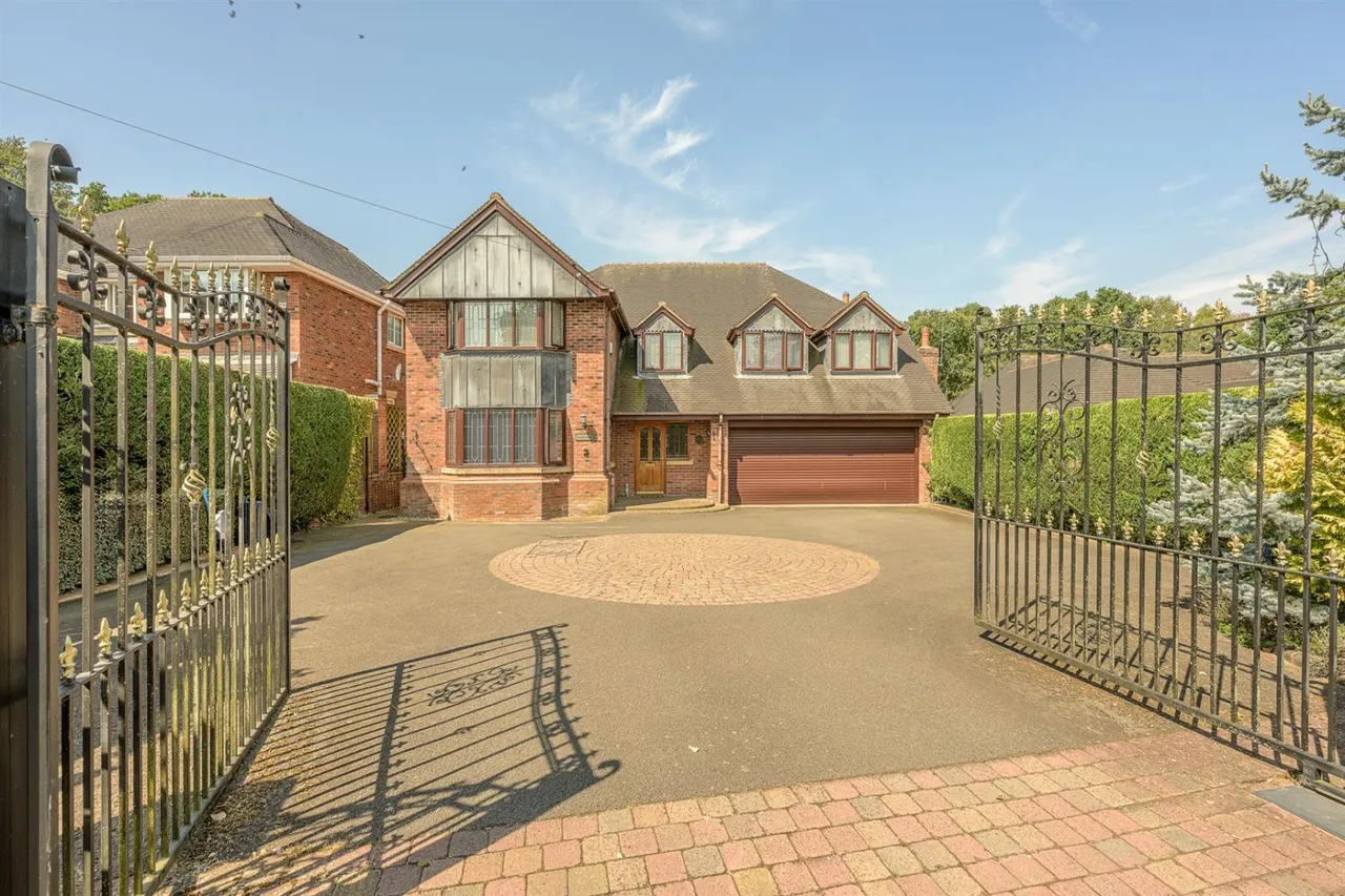 5 bed house for sale, Hyperion Road, Stourton, DY7