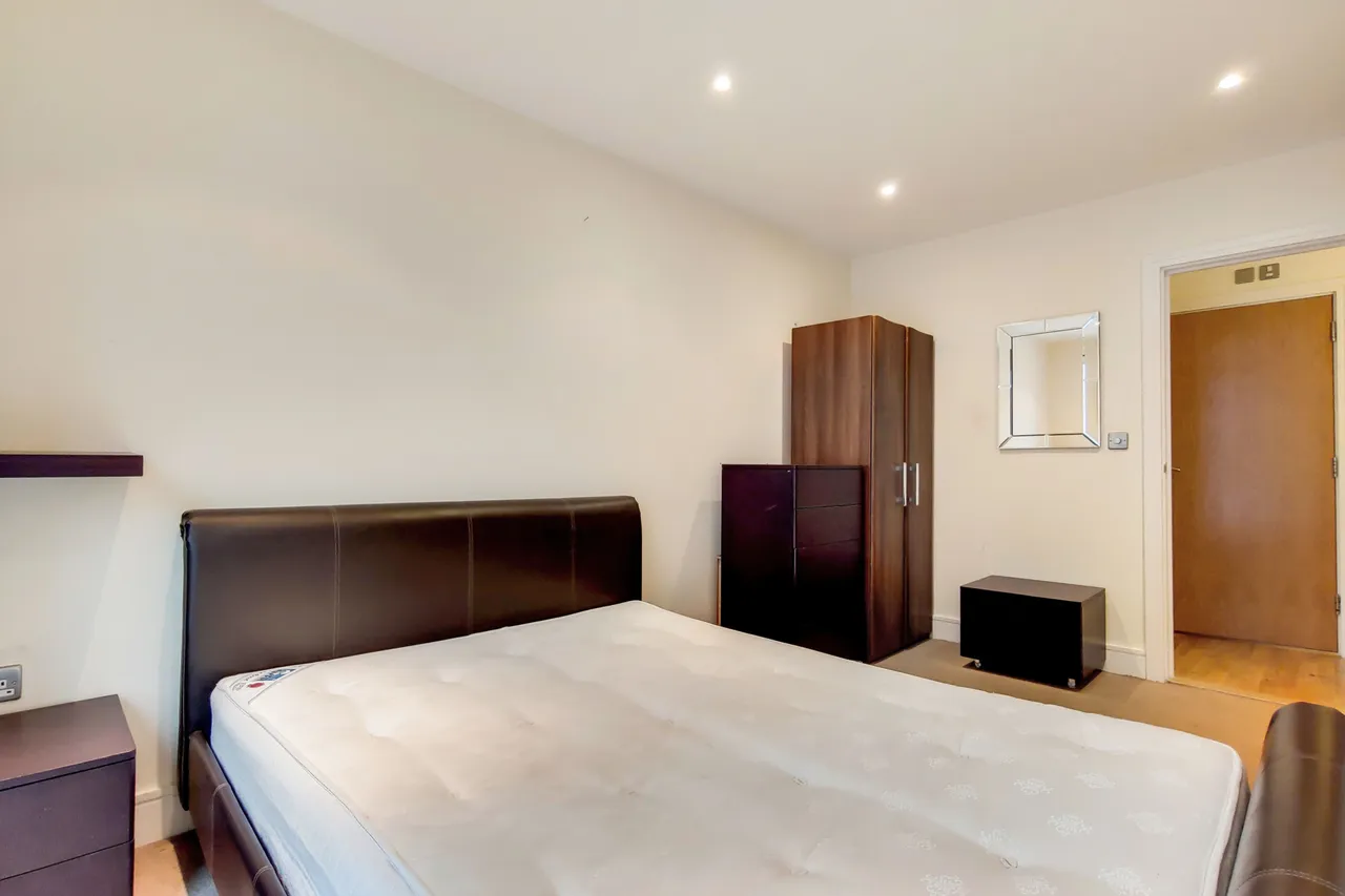 402 Wharfside Point South, 4 Prestons Road, London, photo 9