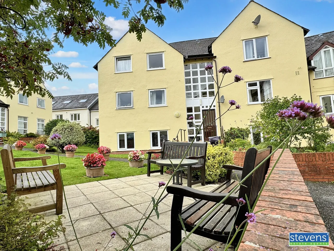 2 bed flat for sale, East Street, Okehampton