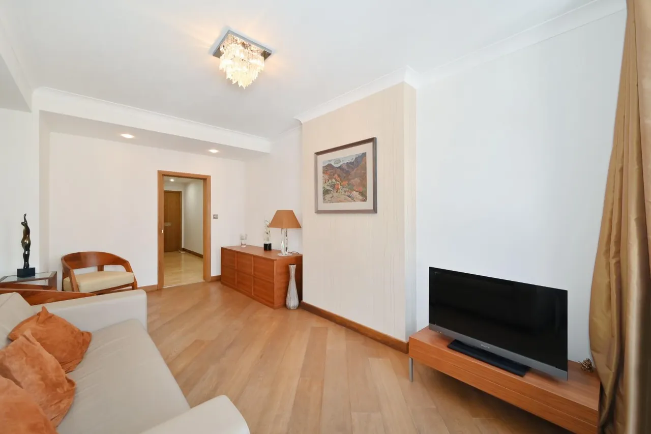 Portman Square, Marylebone, W1H, photo 5