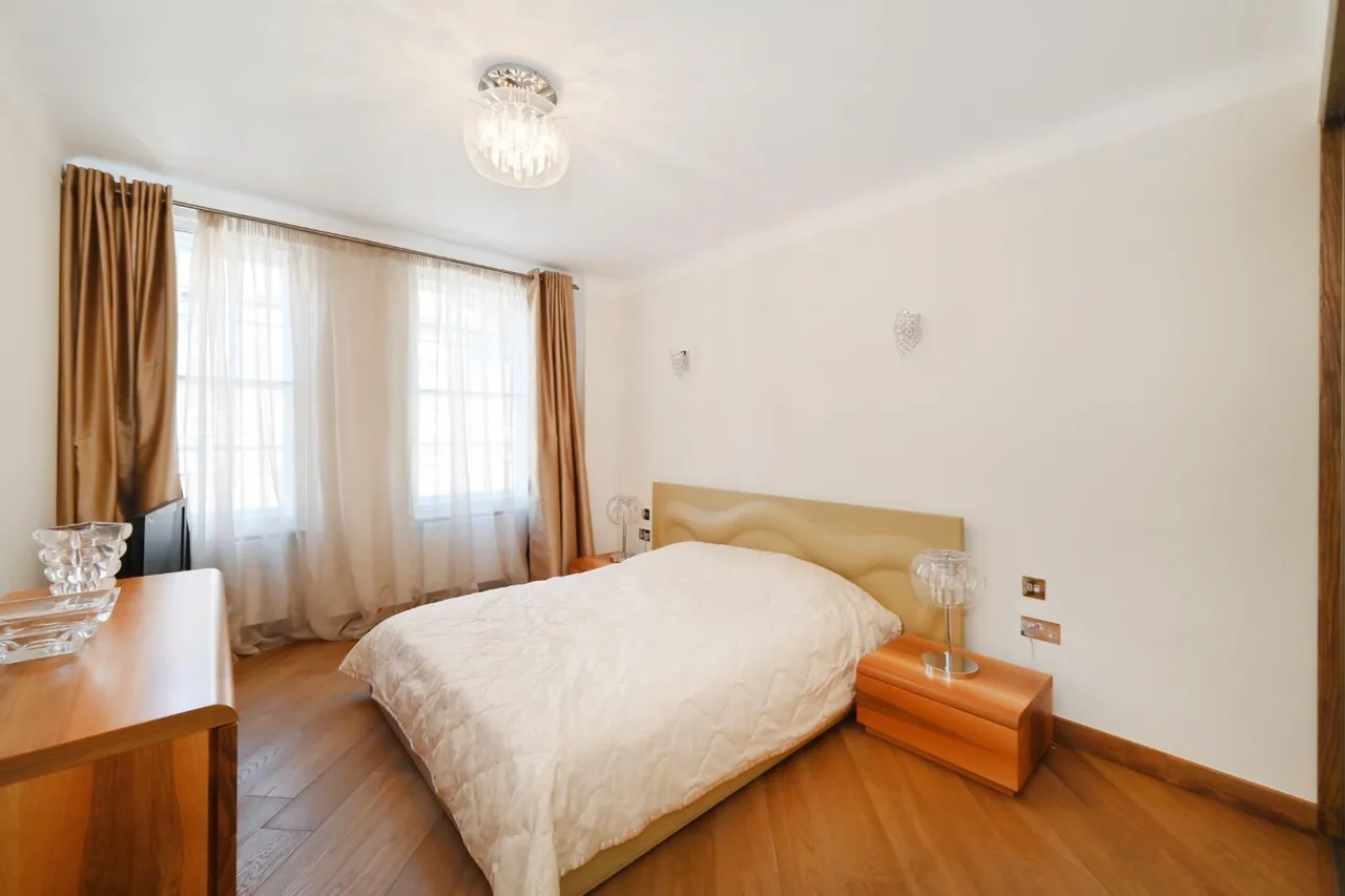 Portman Square, Marylebone, W1H, photo 4