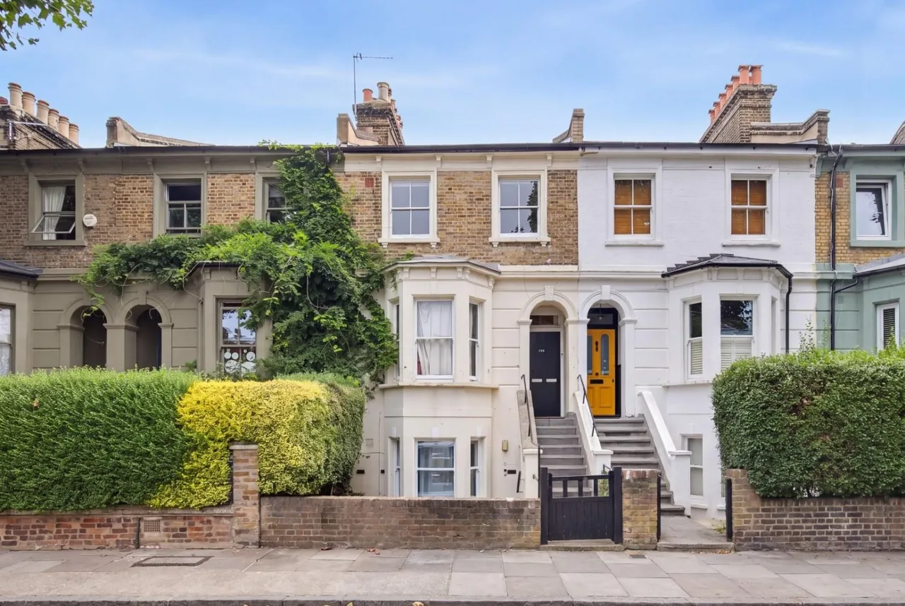 1 bed flat for sale — Benhill Road, London, SE5