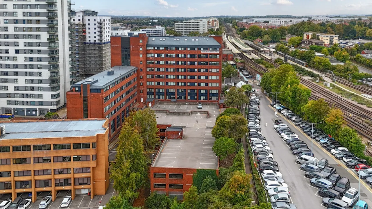 2 bed flat to rent, Alencon Link, RG21