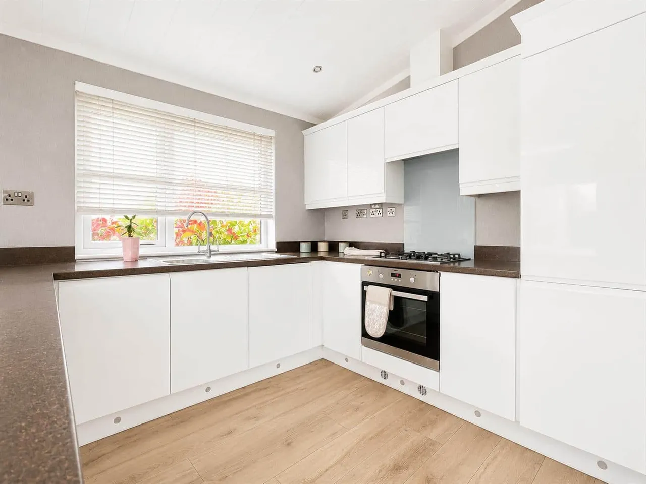 Foxhunter Park, Monkton, Ramsgate, Kent, CT12 4JG, photo 5