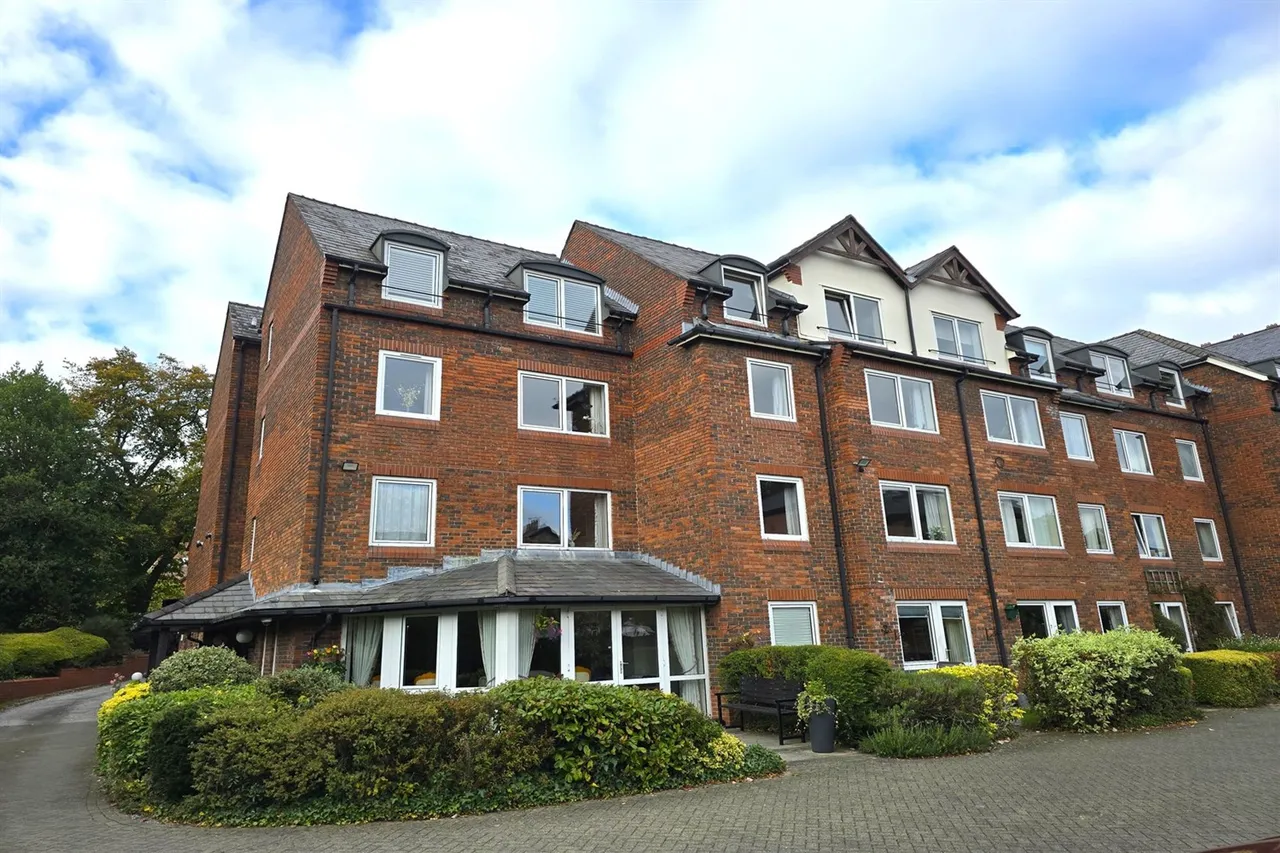 1 bed flat for sale, Groby Road, Altrincham
