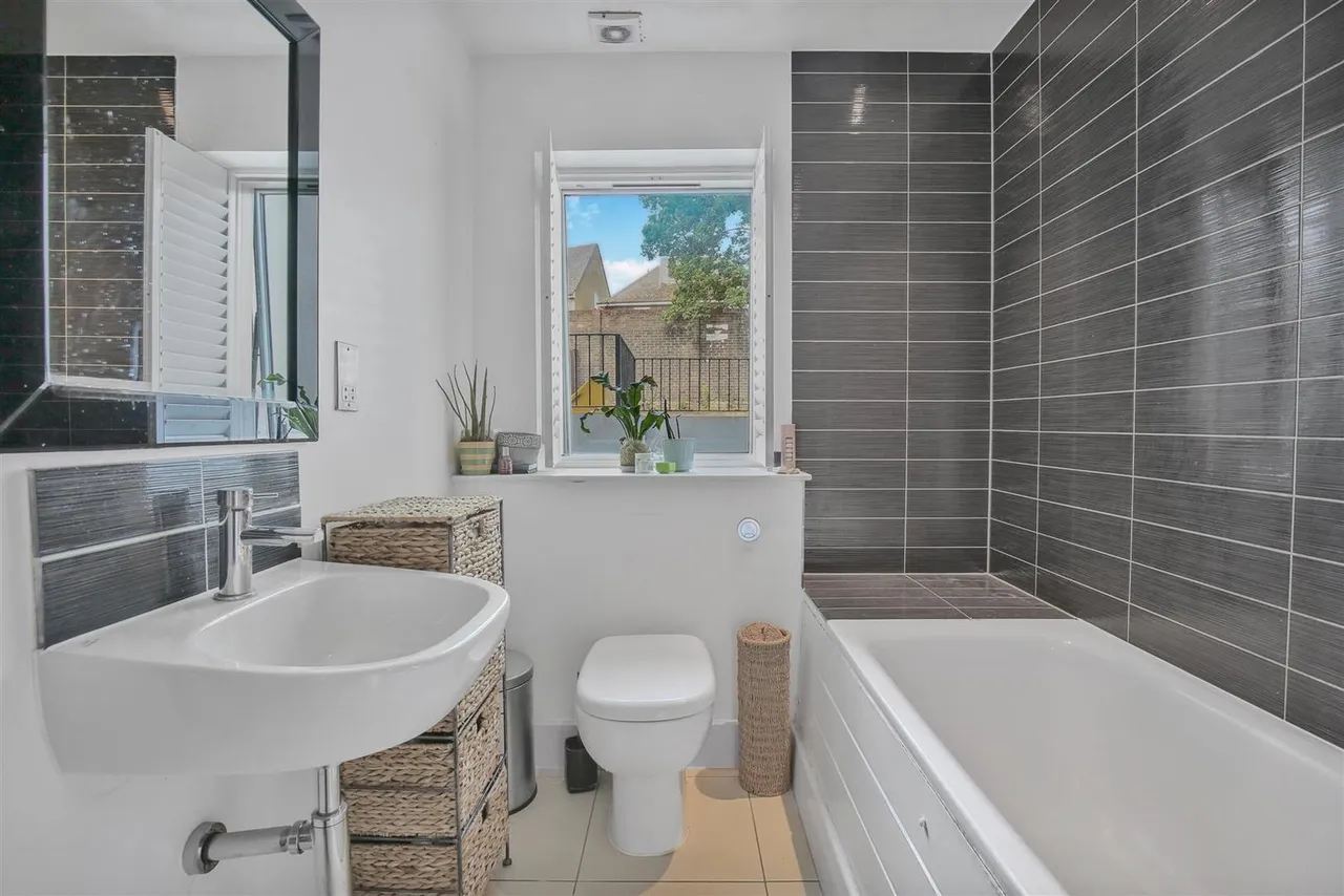 Park Road, Cheam village, SM3 8PY, photo 15