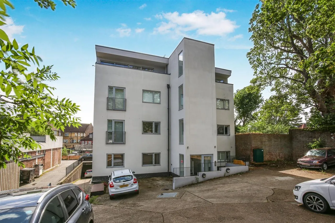 Park Road, Cheam village, SM3 8PY, photo 18