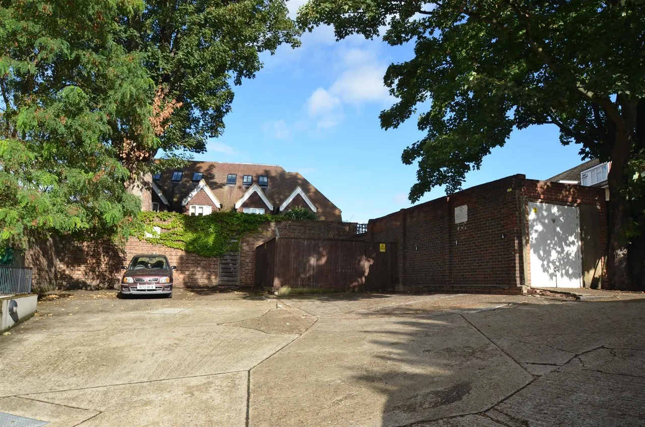 Park Road, Cheam village, SM3 8PY, photo 17