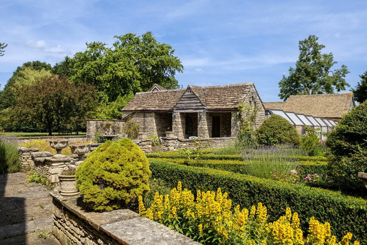 Minety, Malmesbury, SN16, photo 26