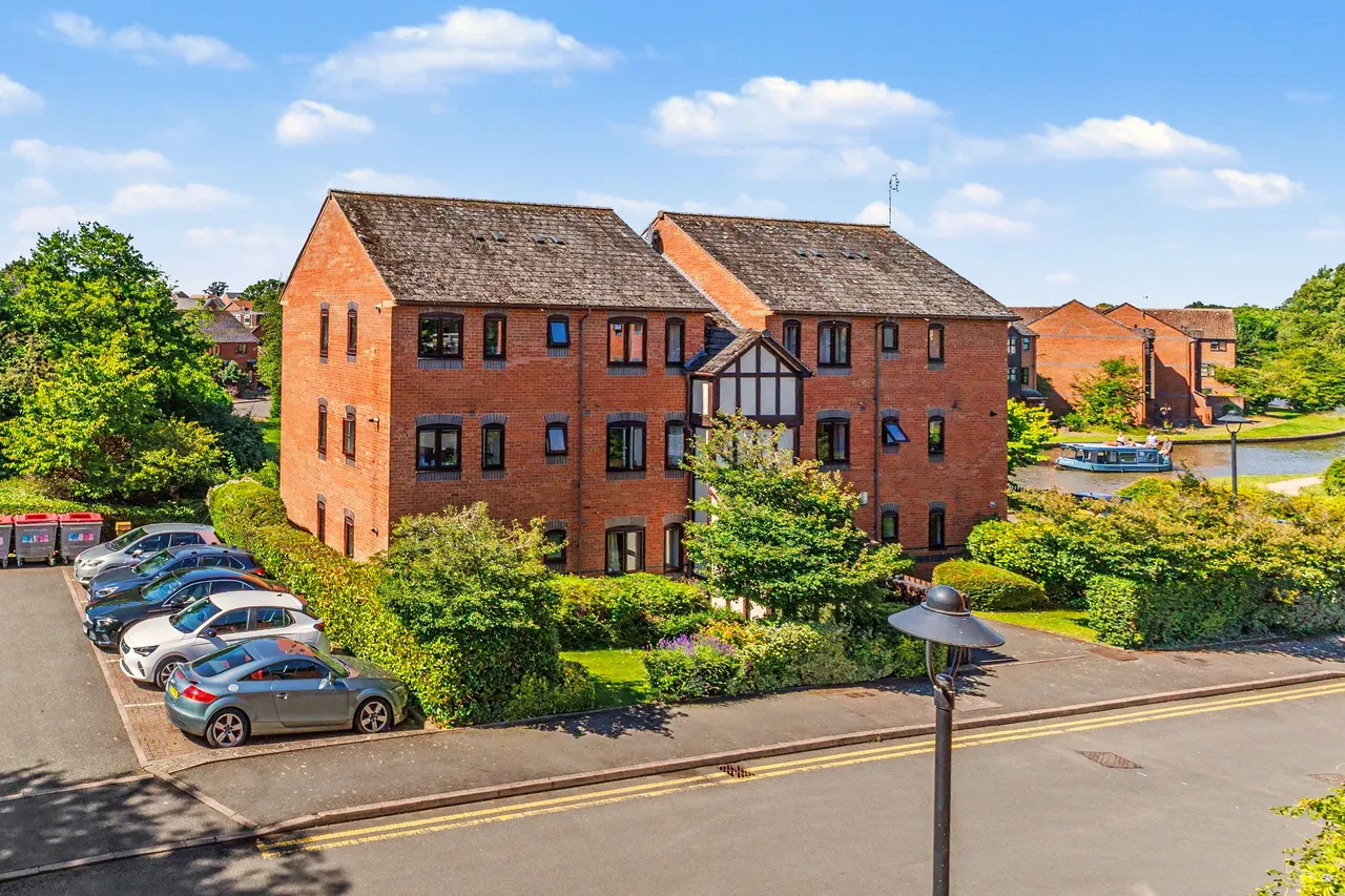 2 bed flat for sale — The Moorings, Leamington Spa, CV31