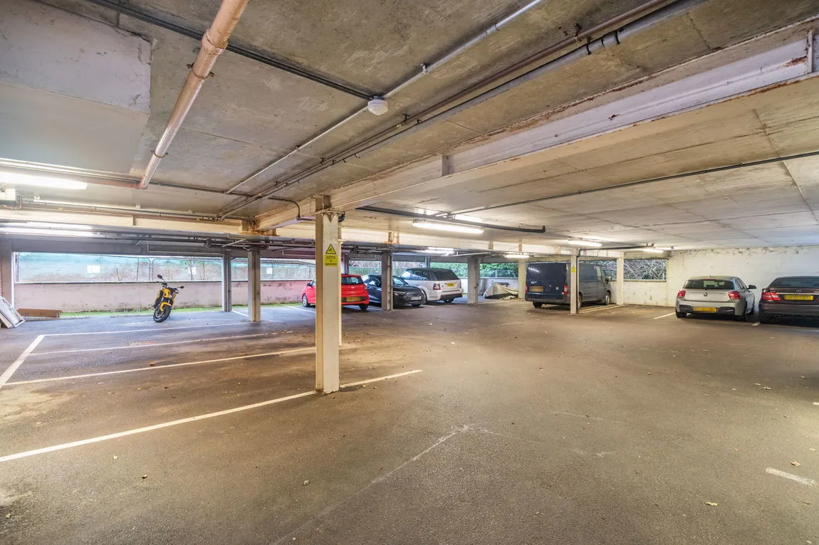 Uxbridge Road, Mill End, WD3, photo 13