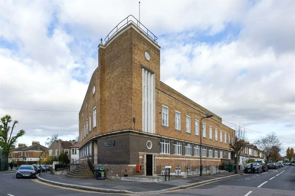2 bed flat to rent — Francis Road, London, E10
