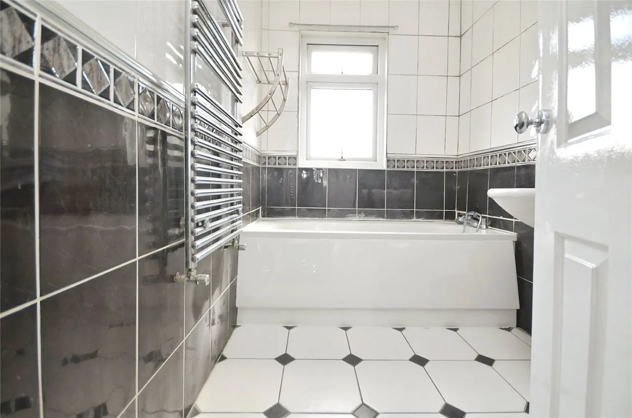 Grenfell Avenue, Hornchurch, Essex, RM12, photo 12