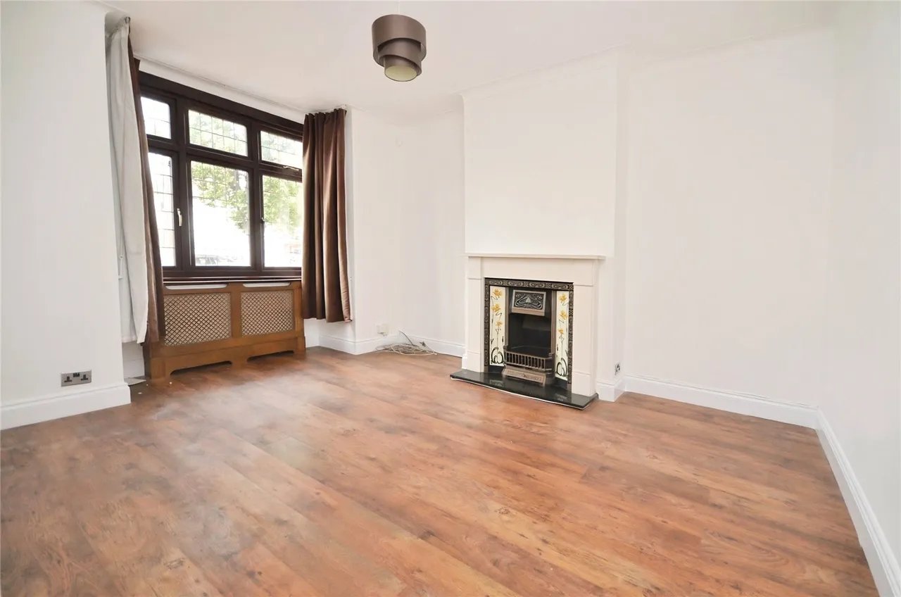 Grenfell Avenue, Hornchurch, Essex, RM12, photo 2