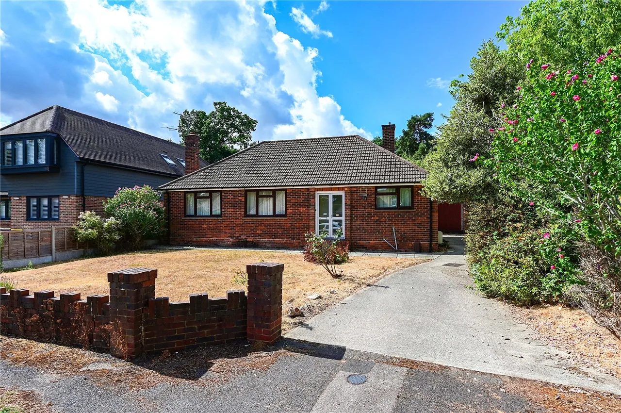 3 bed house for sale — Courtmoor Avenue, Fleet, Hampshire, GU52 7UF
