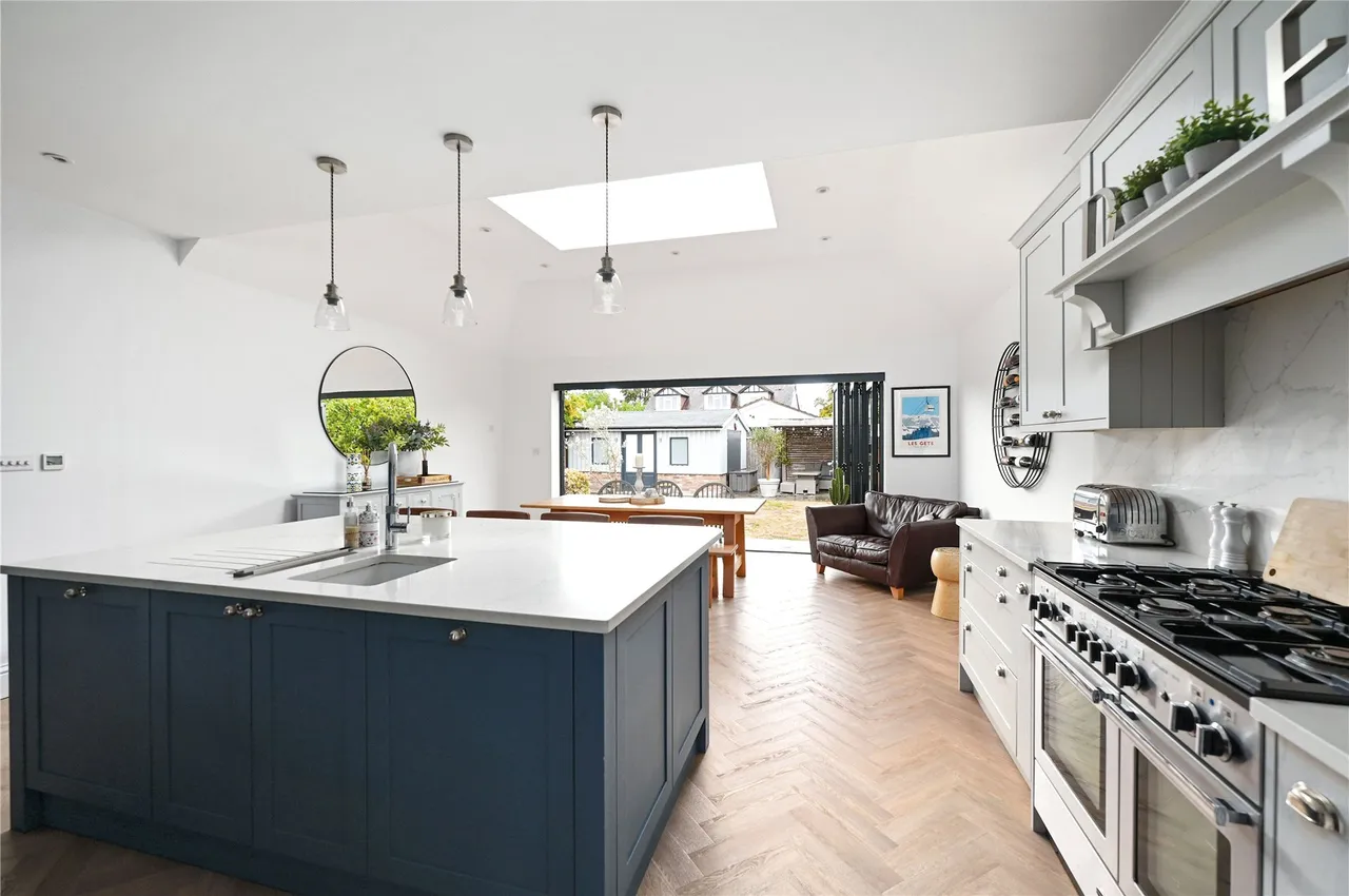 4 bed house for sale, Riverside Close, Staines, TW18
