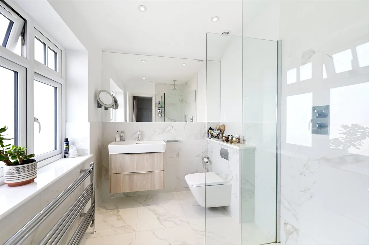 Riverside Close, Staines, TW18, photo 12