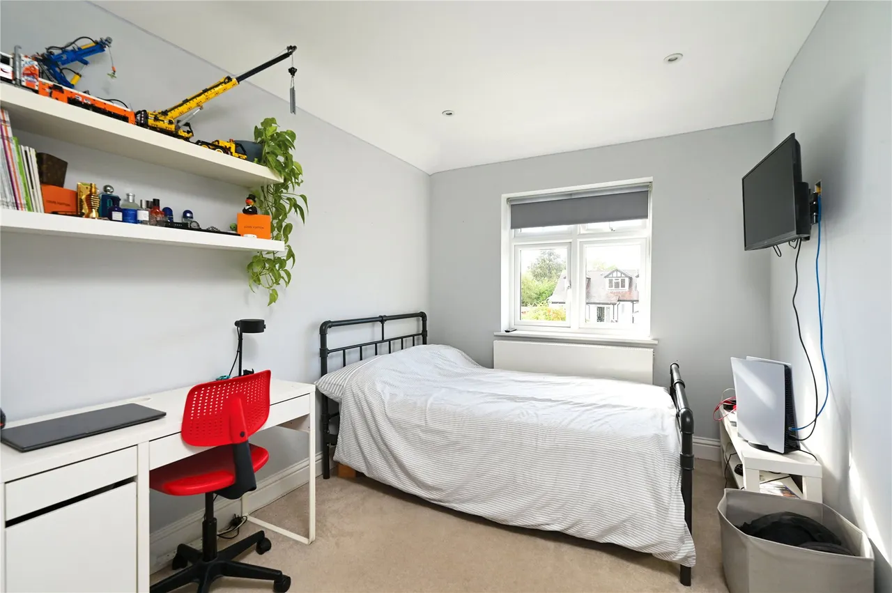 Riverside Close, Staines, TW18, photo 17
