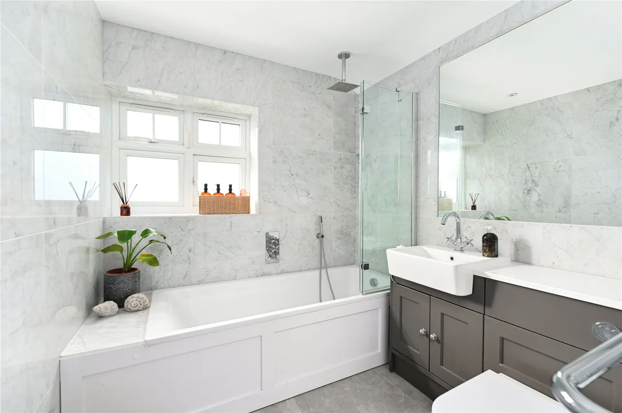 Riverside Close, Staines, TW18, photo 10