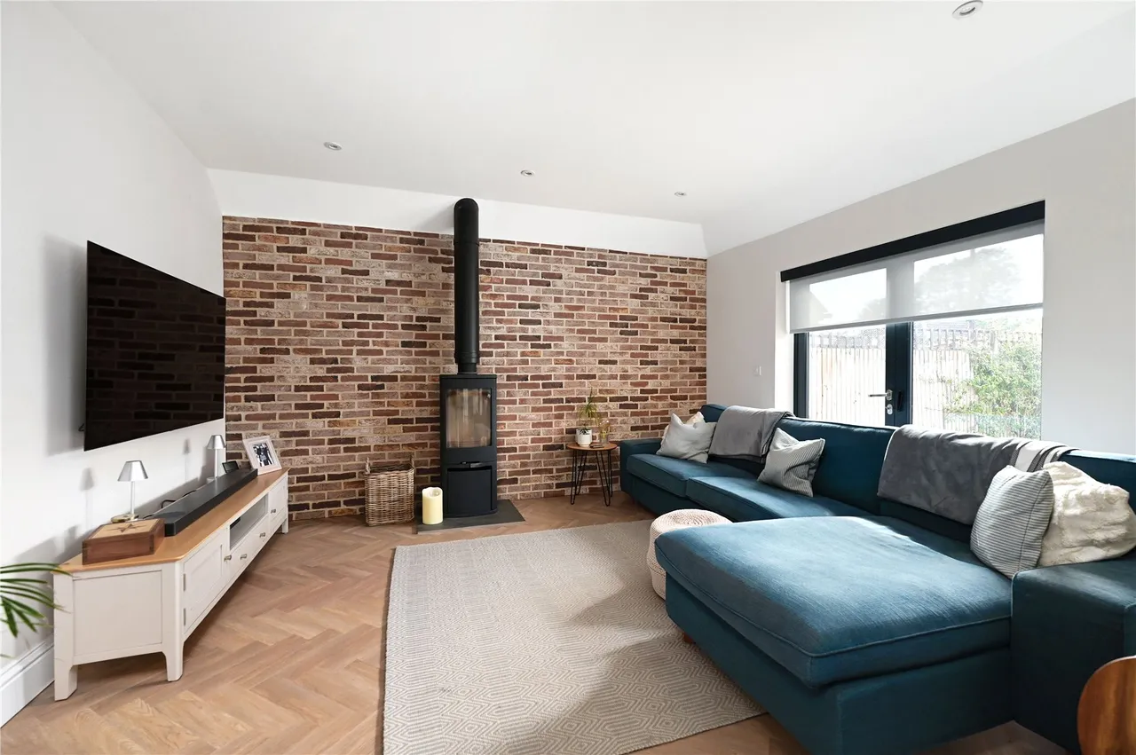 Riverside Close, Staines, TW18, photo 9