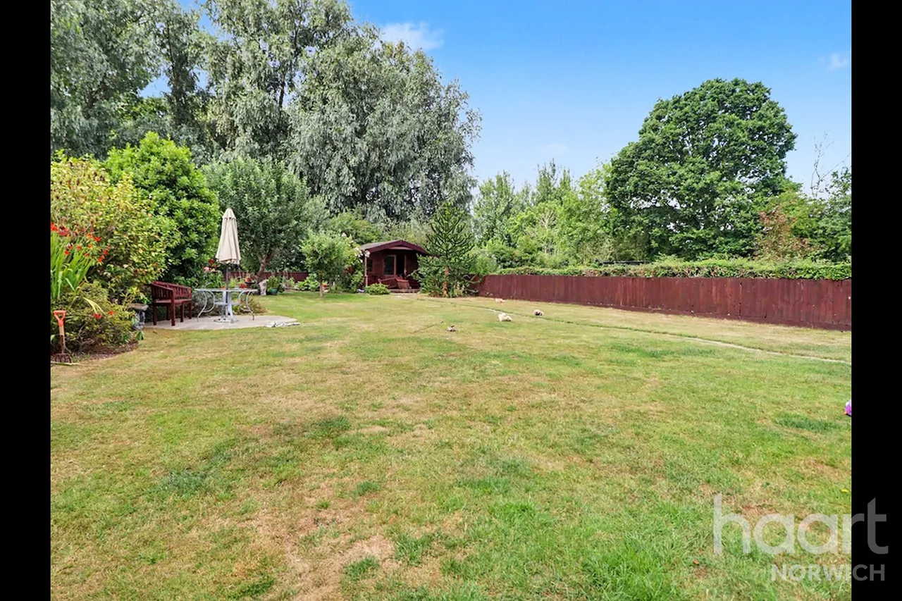 The Street, Sutton, NR12, photo 7