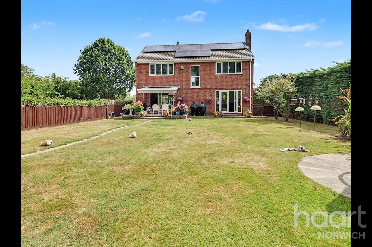 The Street, Sutton, NR12, photo 5