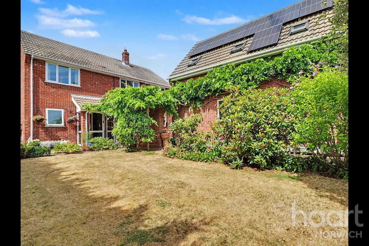 The Street, Sutton, NR12, photo 22