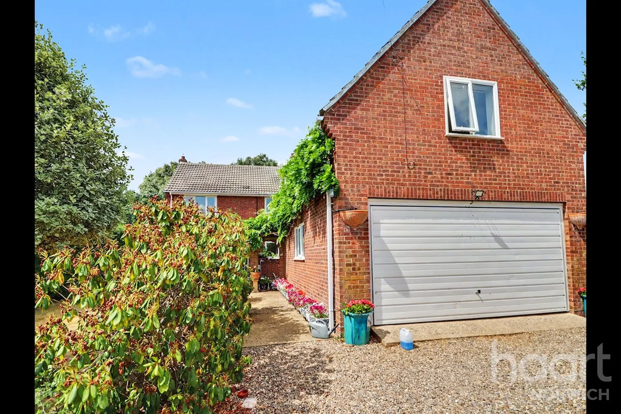 The Street, Sutton, NR12, photo 24