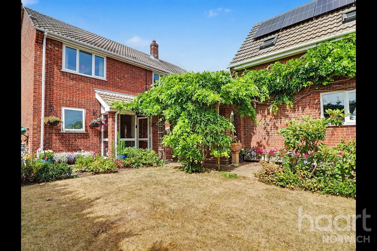 The Street, Sutton, NR12, photo 23