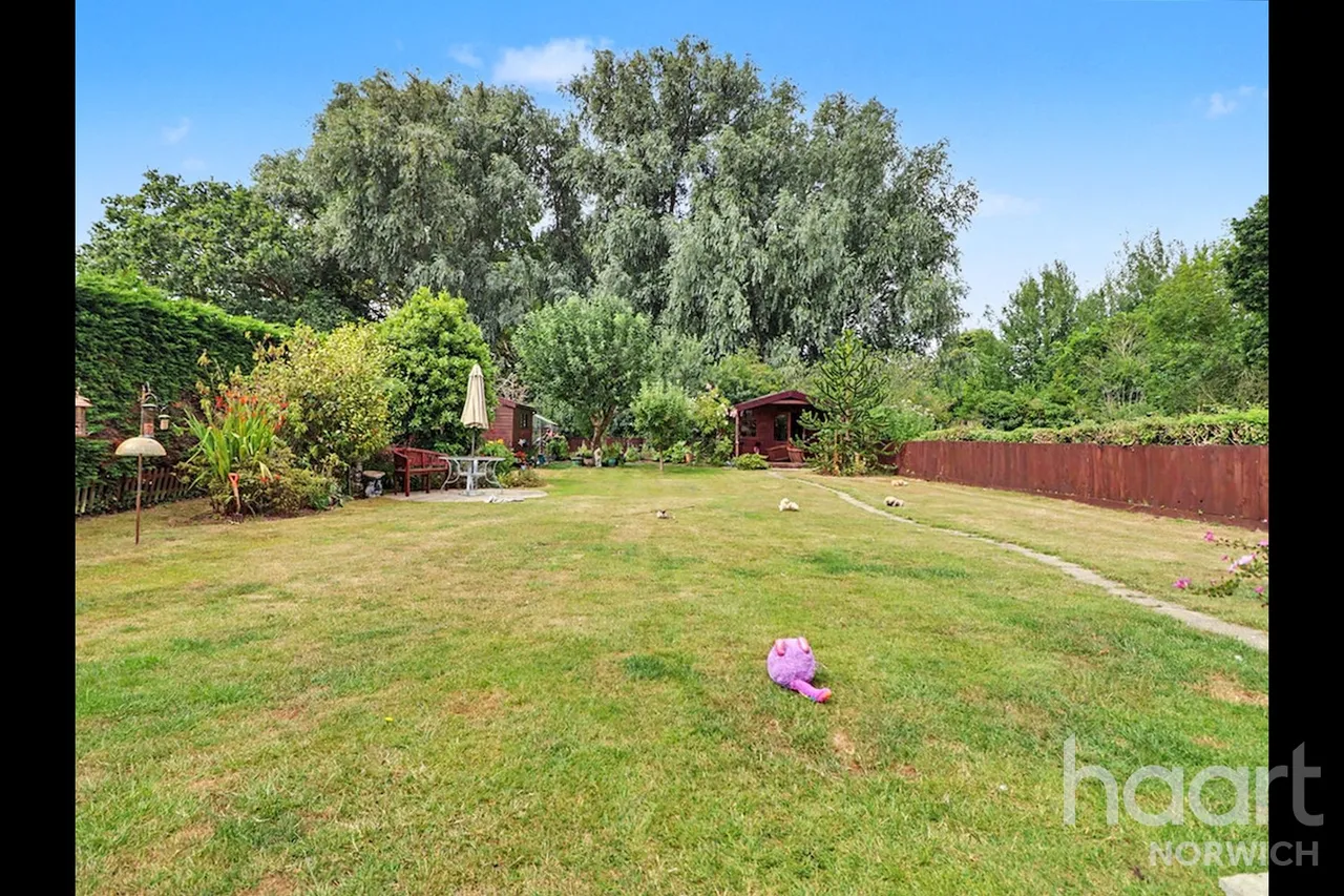 The Street, Sutton, NR12, photo 6