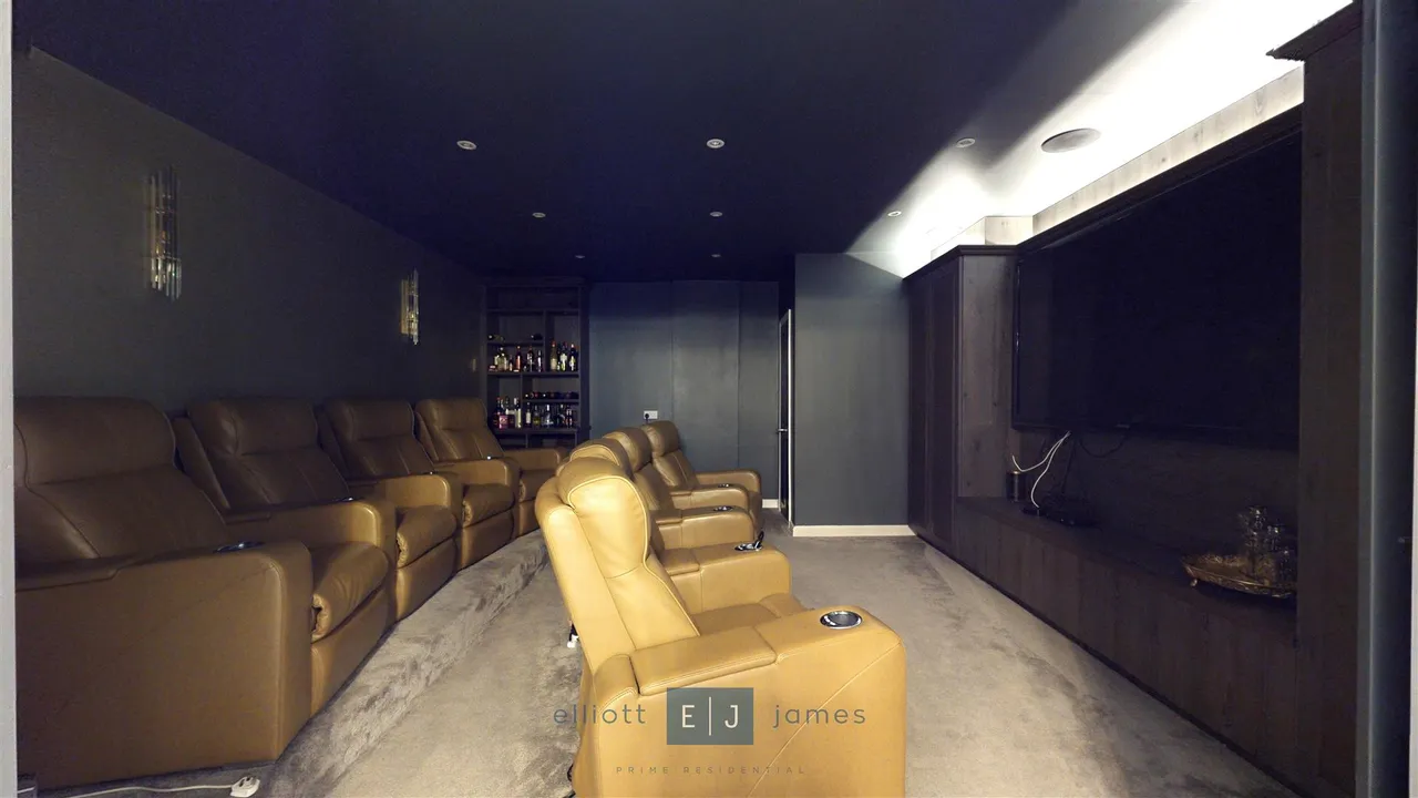 Gainsborough Place, Chigwell, photo 8