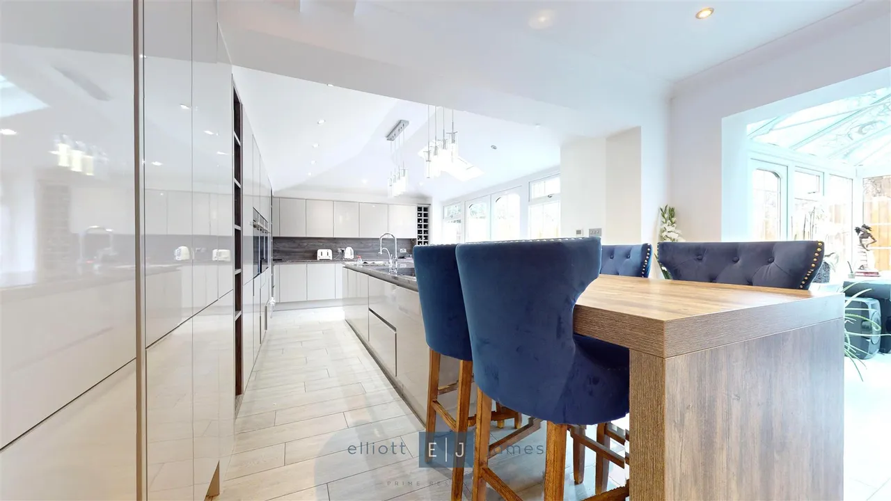 Gainsborough Place, Chigwell, photo 5