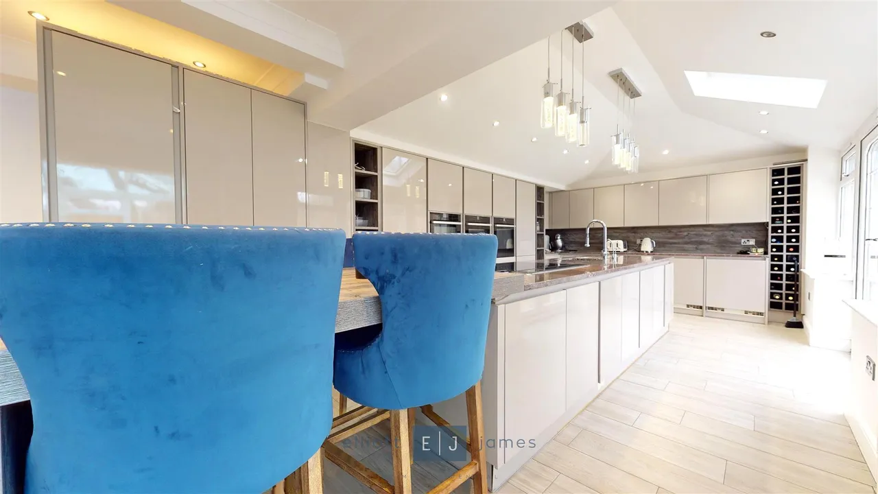 Gainsborough Place, Chigwell, photo 4