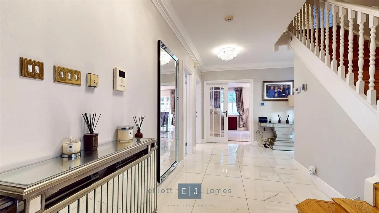 Gainsborough Place, Chigwell, photo 6