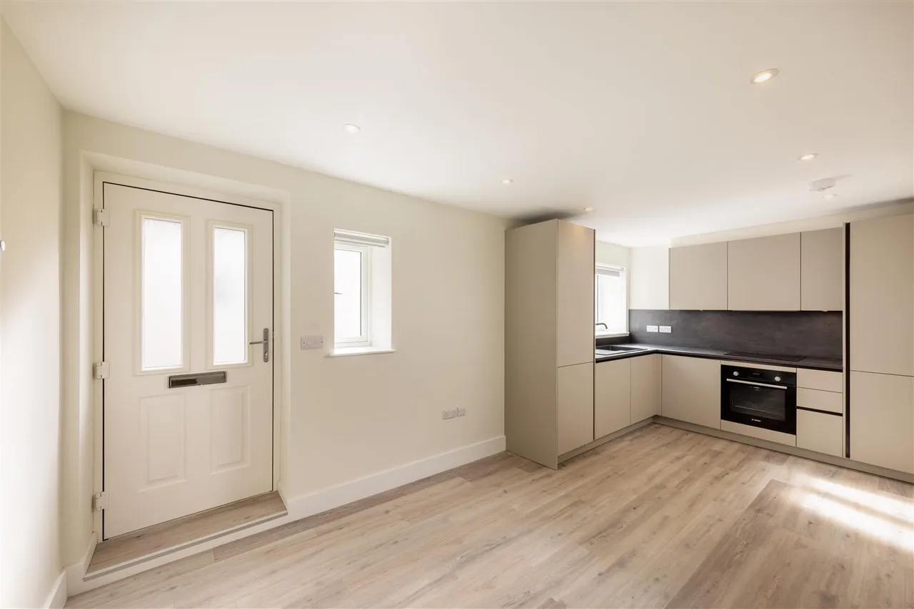1 bed flat to rent, South Street, Dorking, RH4
