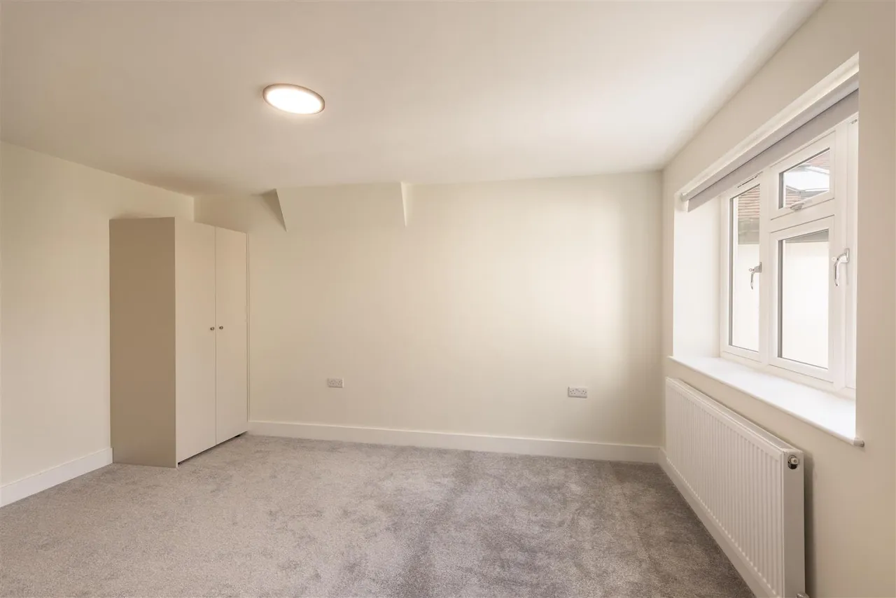 South Street, Dorking, RH4, photo 4